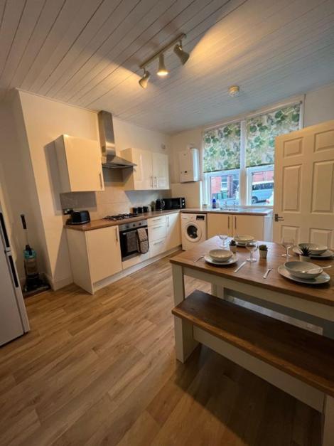 לידס Moorfield Street Guesthouse מראה חיצוני תמונה