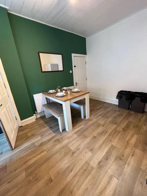לידס Moorfield Street Guesthouse מראה חיצוני תמונה
